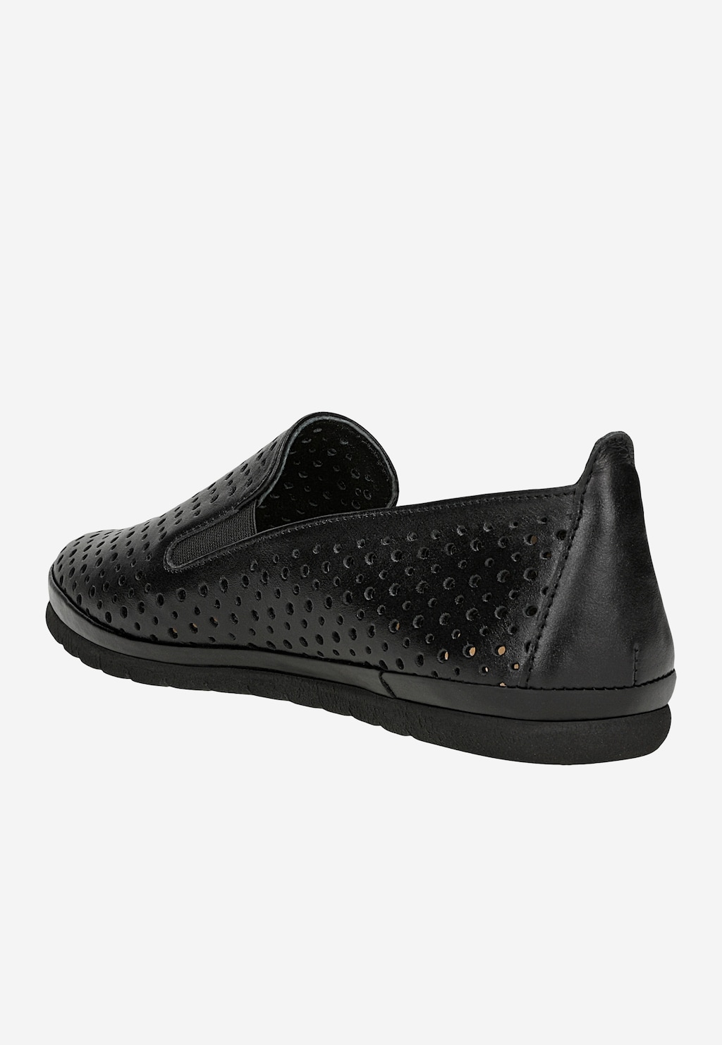 Czarne skórzane loafersy damskie Wojas model 46102-51 z ażurowym wzorem, widok z tyłu, wsuwane buty z elastycznymi wstawkami po bokach i płaską podeszwą.