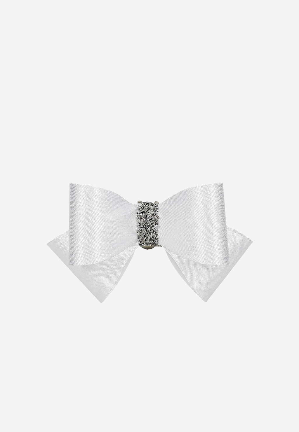 Biała satynowa kokardka Wojas model 98539-10 z kryształowym paskiem pośrodku, odpinana ozdoba do butów, elegancki dodatek ślubny lub wieczorowy.