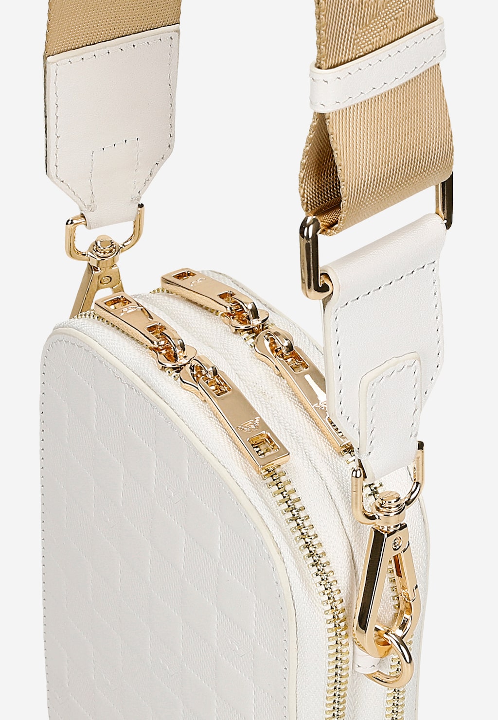 Biała torebka na telefon Wojas model 80061-59 z monogramem, złotymi zamkami błyskawicznymi i beżowym paskiem na ramię. Zbliżenie na eleganckie detale i zapięcia.