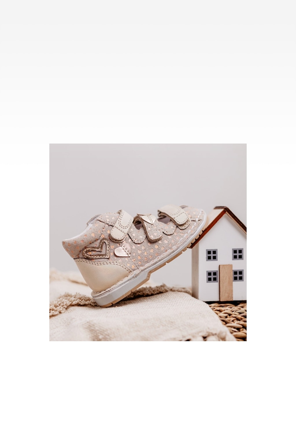 Uzavřené sandály BARTEK, 85500-64, pro dívky, béžovo-zlaté Widok 9