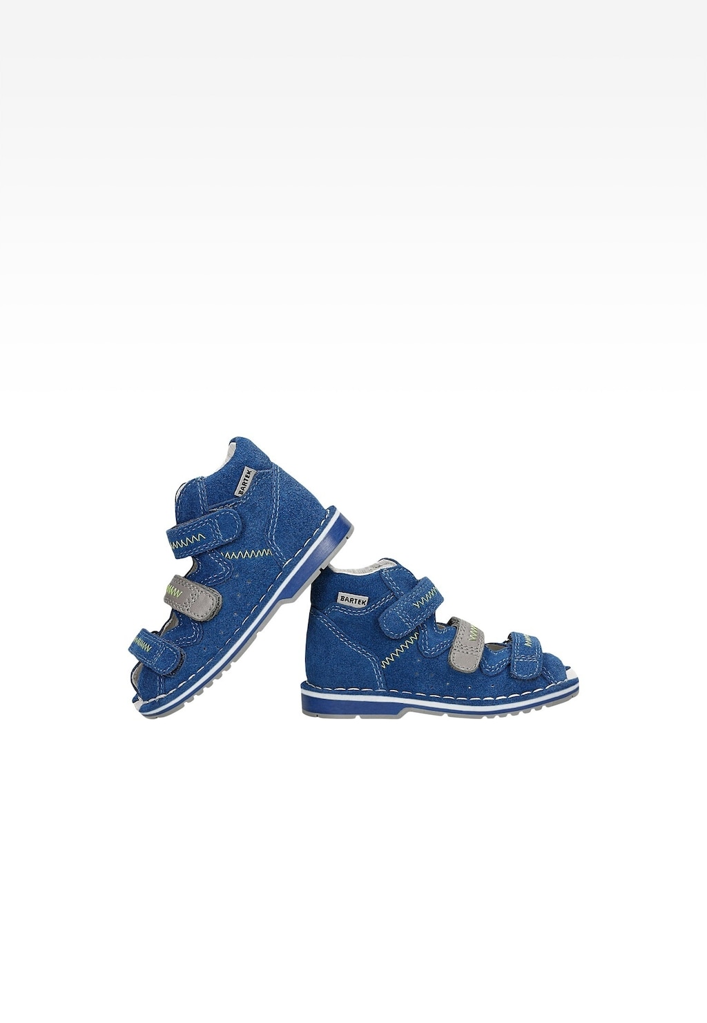 Niebiesko-popielate sandały zabudowane BARTEK 8920066 dla chłopców, z trzema rzepami - dwa niebieskie i jeden popielaty, z charakterystycznymi żółtymi przeszyciami.