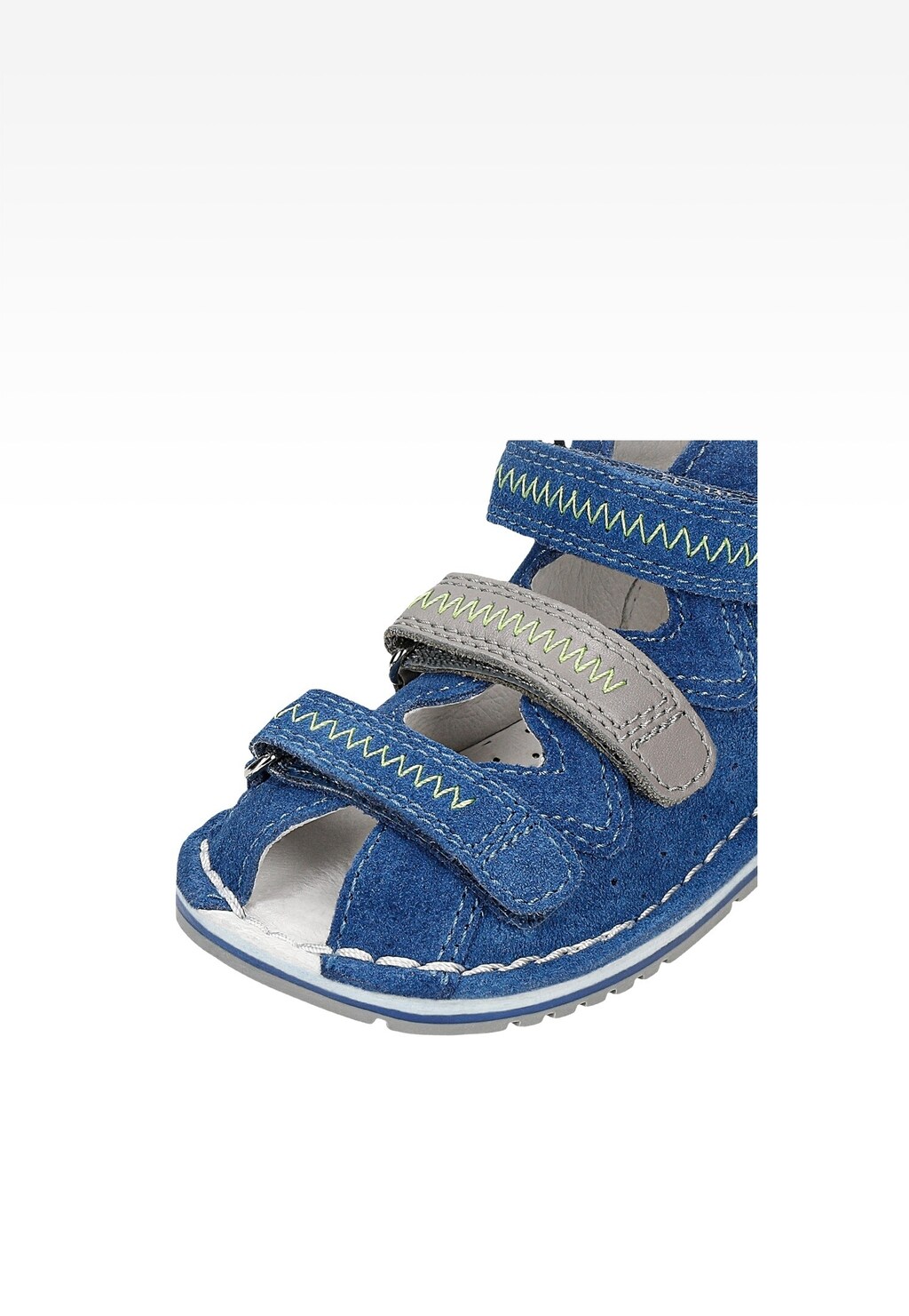 Sandały zabudowane Bartek 8920066 dla chłopców w kolorze niebiesko-popielatym z trzema rzepami i ozdobnymi przeszyciami, widok z przodu.