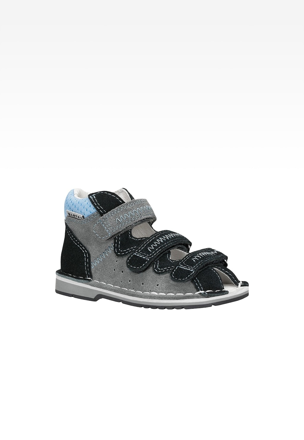 Sandały zabudowane Bartek dla chłopców model 8920060 w kolorach popielato-granatowych, z trzema zapięciami na rzepy, widoczne z boku, na szarej podeszwie.