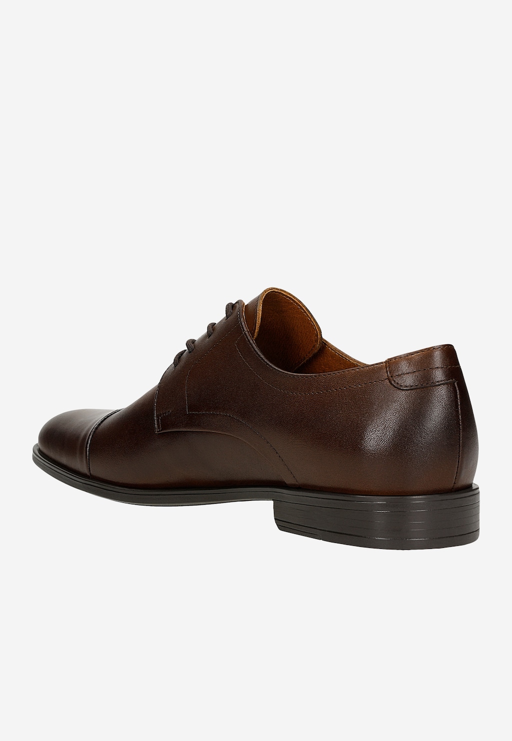 Brązowe skórzane buty wizytowe Wojas model 10274-53 widoczne z boku. Eleganckie męskie obuwie z wyraźnym czubkiem, sznurówkami i niskim obcasem.
