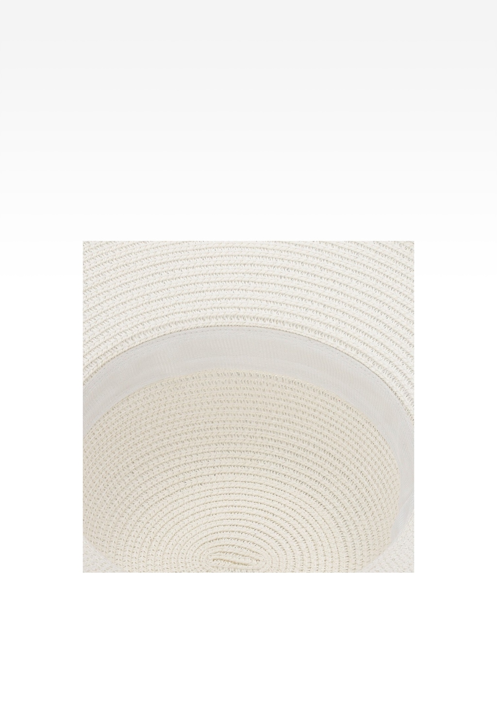 Biały pleciony kapelusz dziewczęcy BARTEK 85607-19 z widocznym wzorem plecionki, pokazany od góry, ukazujący wnętrze i teksturę słomkowego materiału.