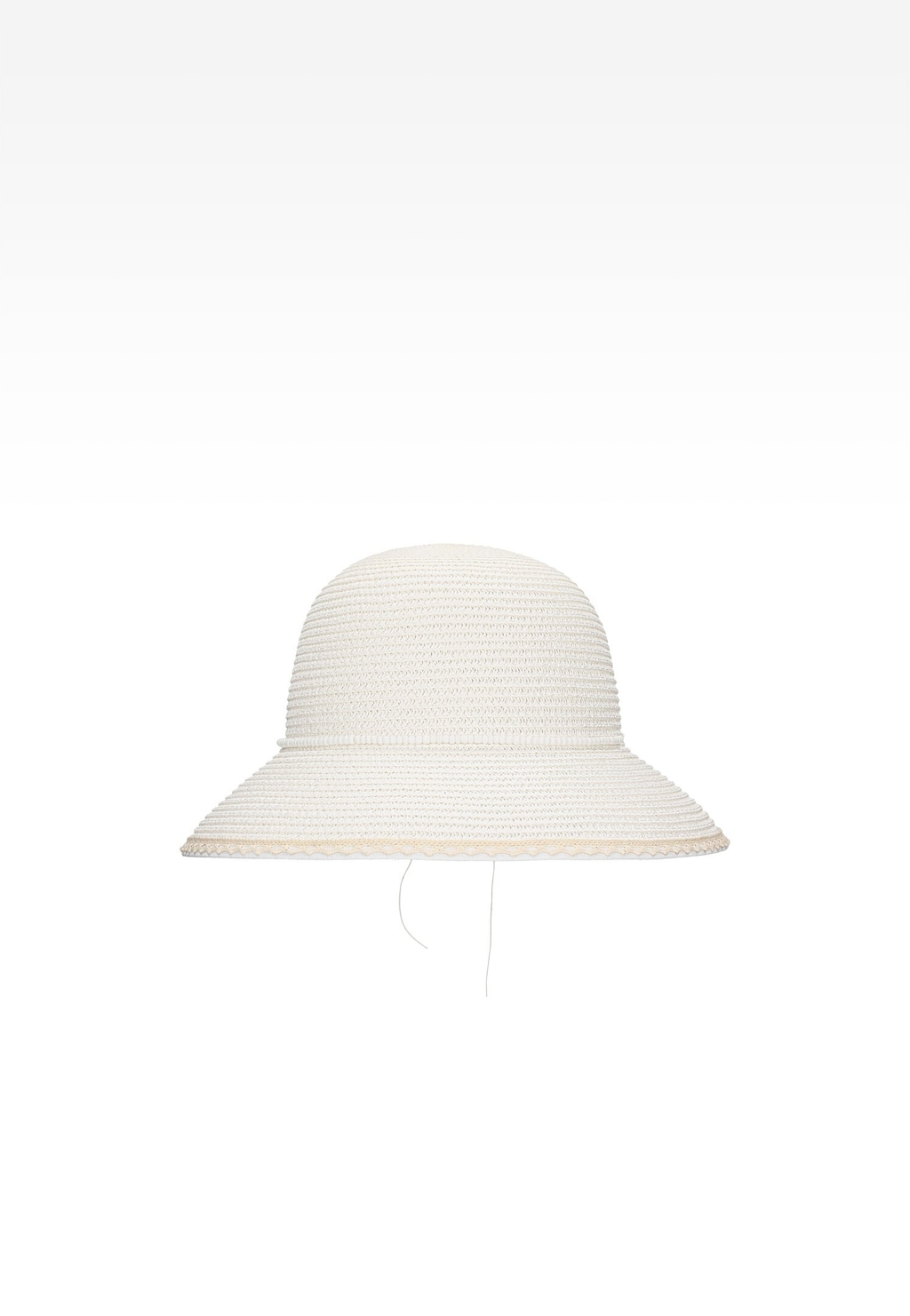 Biały pleciony kapelusz dziewczęcy BARTEK 85607-19 z szerokim rondem i sznureczkiem do zawiązania, wykonany z lekkiego materiału, idealny na letnie dni.