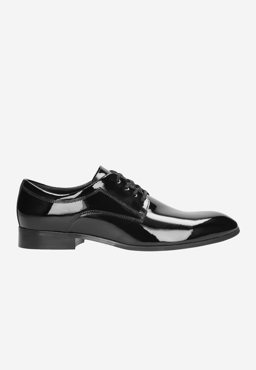 Czarne lakierowane męskie półbuty Wojas model 9005-31 w eleganckim stylu formal z widocznym połyskiem, sznurowaniem i niskim obcasem, idealne do oficjalnych stylizacji.
