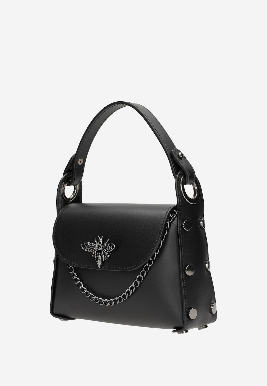 Elegancka czarna torebka wizytowa Wojas 80318-51 z metalową ozdobą w kształcie pszczoły na klapie, łańcuszkiem dekoracyjnym i skórzanym uchwytem z metalowymi ćwiekami.