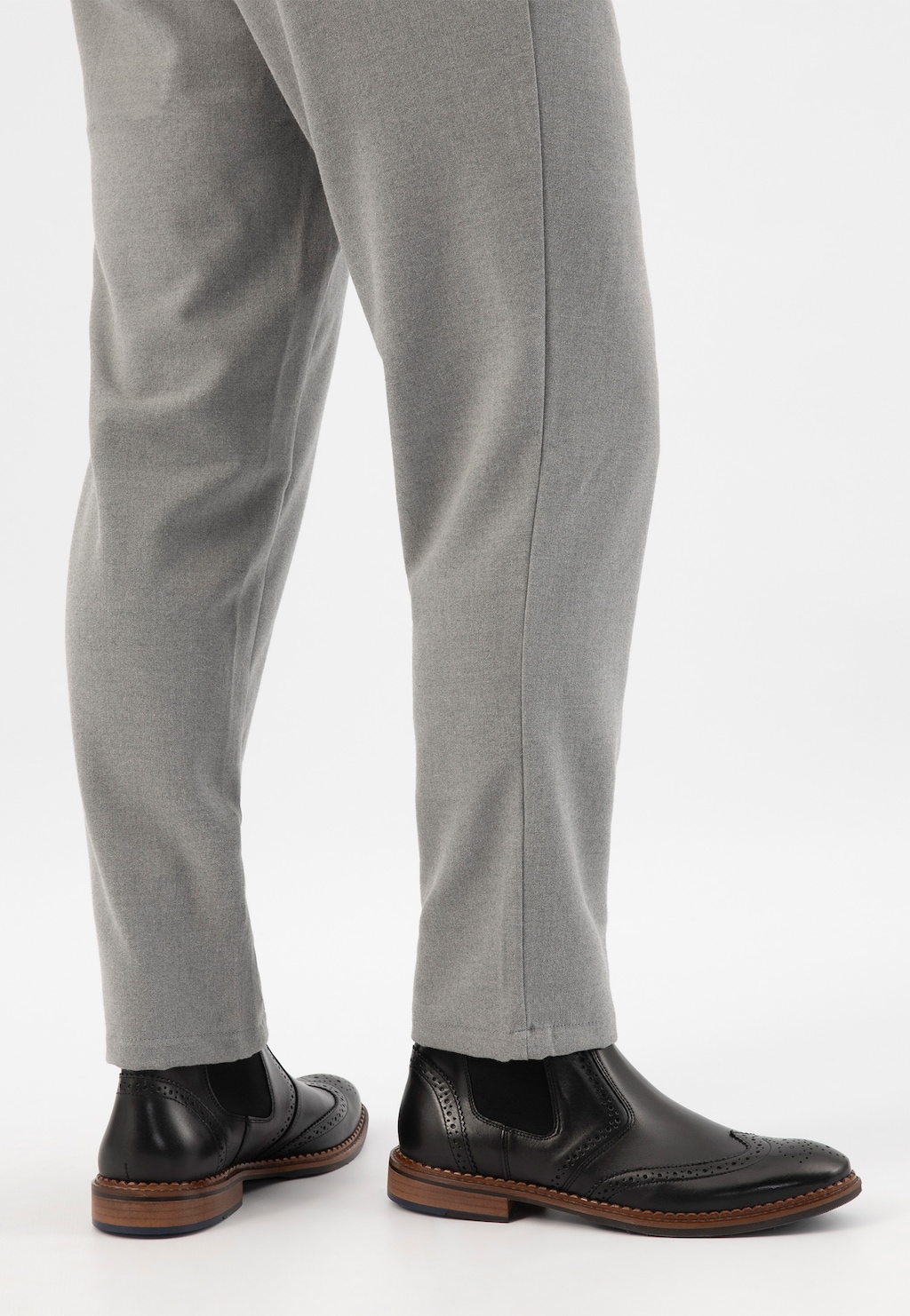 Černé pánské kožené chelsea boty s ozdobnou perforací 20042-51 Widok 8