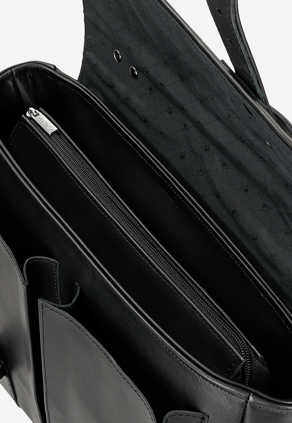 Czarna skórzana torba-plecak Wojas 2w1 model 80399-51 z widocznym wnętrzem, pikowaną podszewką, przegródkami i zamkiem błyskawicznym.