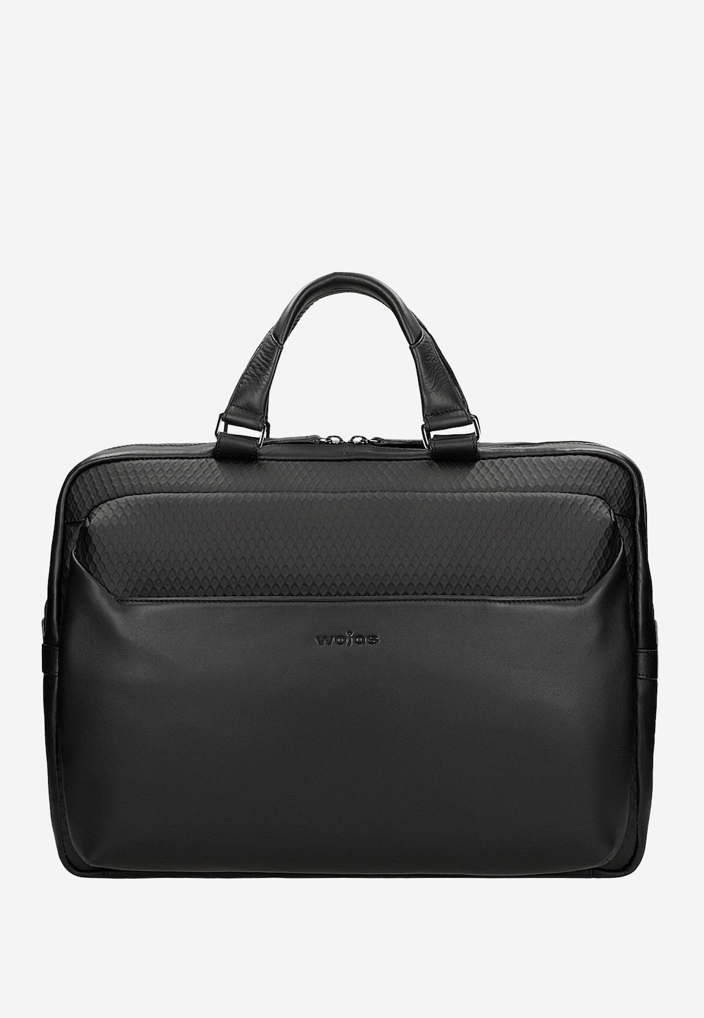 Elegancka czarna torba męska Wojas model 90024-81 wykonana ze skóry, z przegrodą na laptopa. Ozdobiona tłoczonym wzorem w górnej części i wytłoczonym logo marki.