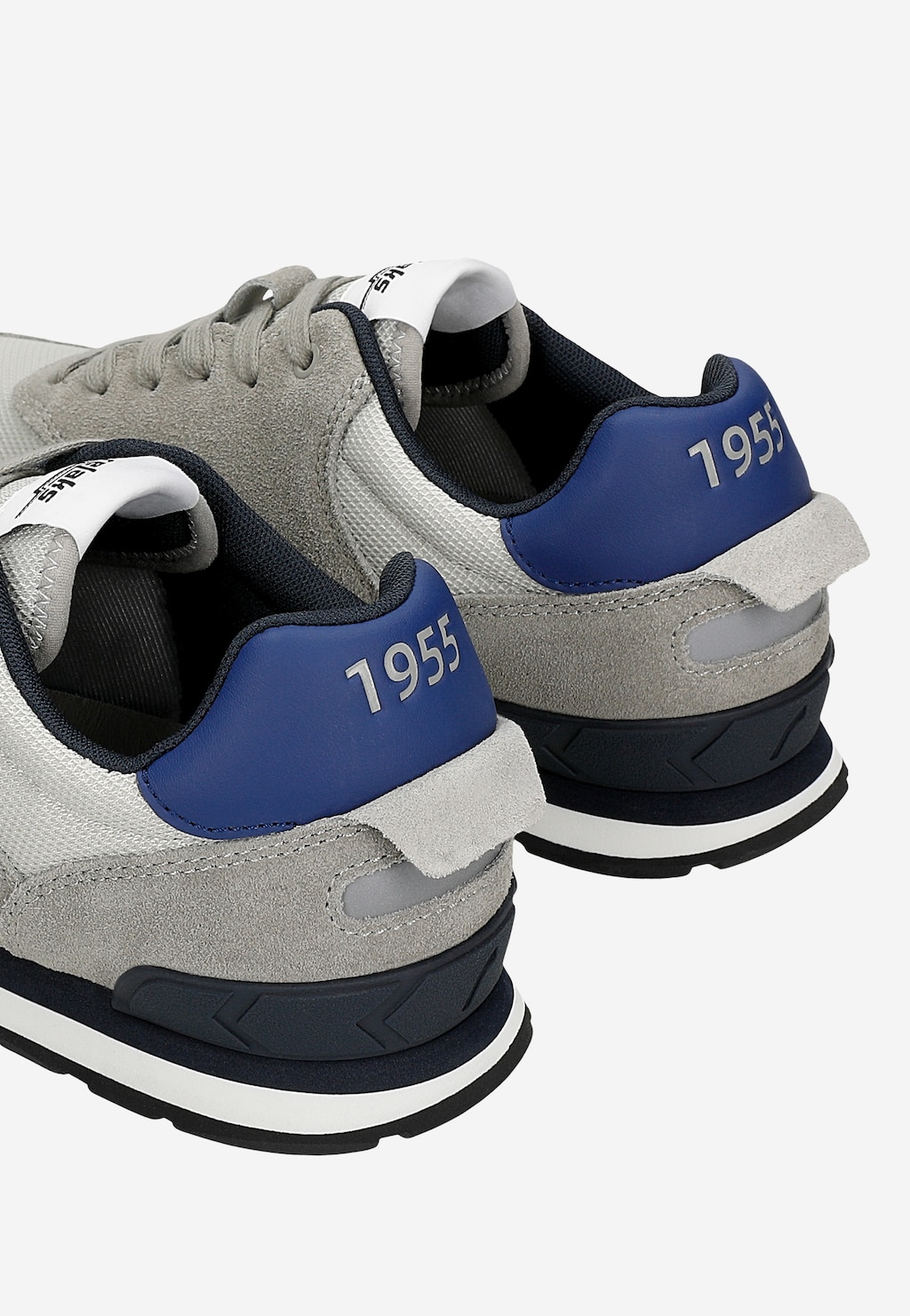 Popielato-niebieskie sneakersy RELAKS model R34202-80 z charakterystycznymi niebieskimi wstawkami z tyłu i oznaczeniem 