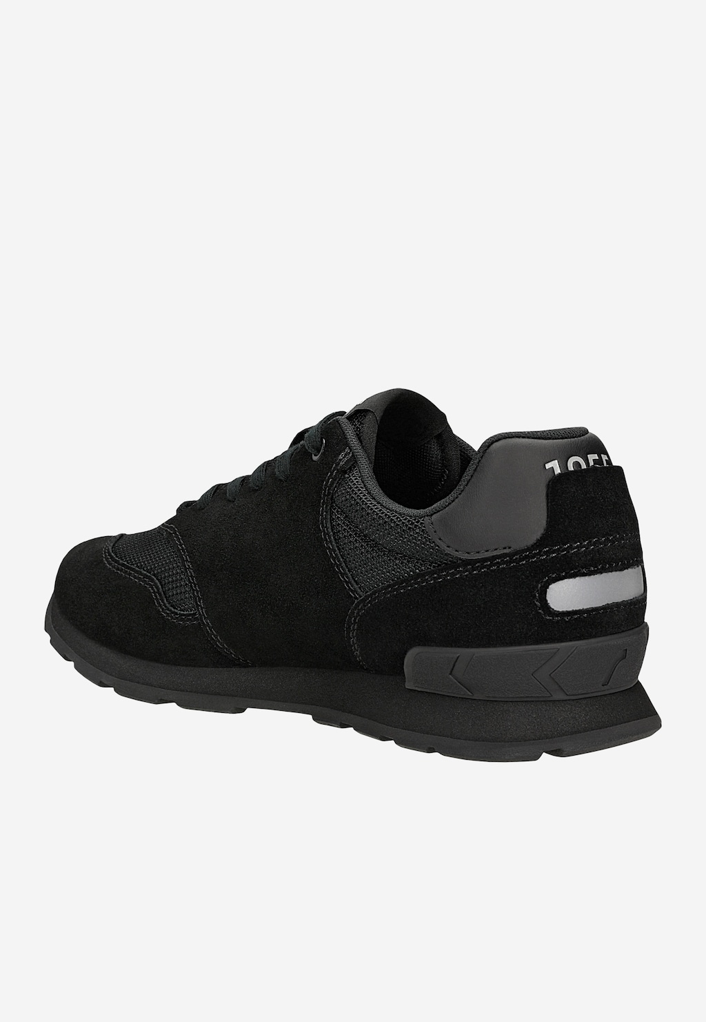 Czarne sneakersy RELAKS R34202-81 z boku, pokazujące połączenie materiału i dwoiny welurowej, ze wzorzystą podeszwą i odblaskowym elementem na pięcie.