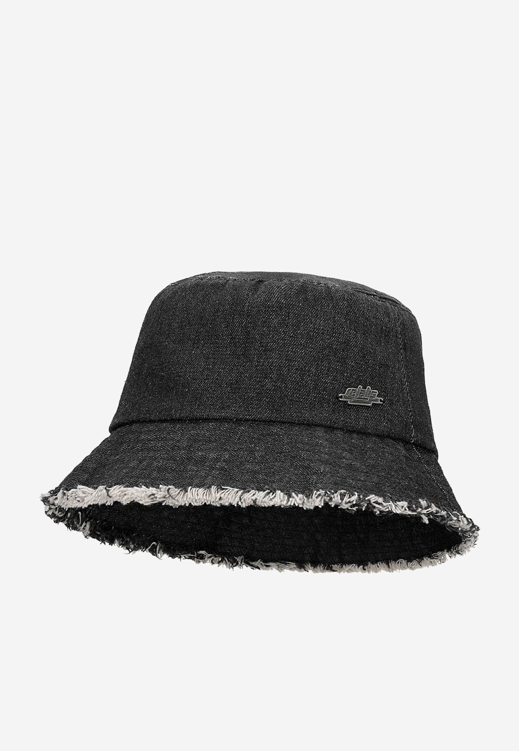 Ciemny jeansowy kapelusz RELAKS model R96033-41 z postrzępionym brzegiem i metalowym logo na boku, typu bucket hat, w kolorze głębokiej czerni.