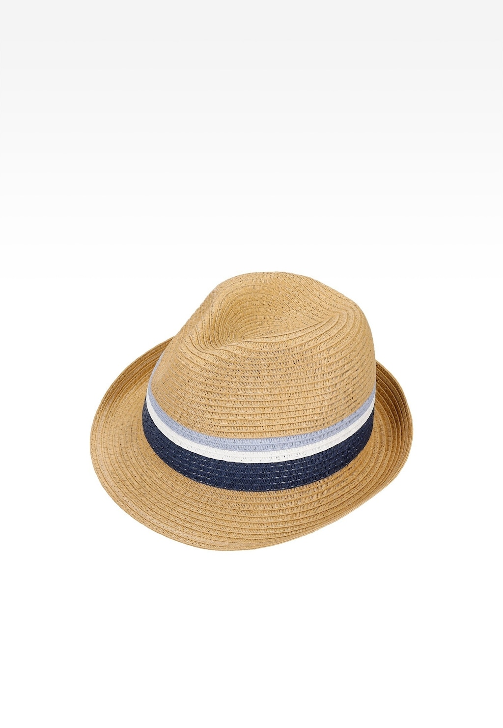 Pleciony kapelusz słomkowy z ozdobną wstążką w niebiesko-białe paski, model 85608-16 Bartek, widok z przodu pod kątem.