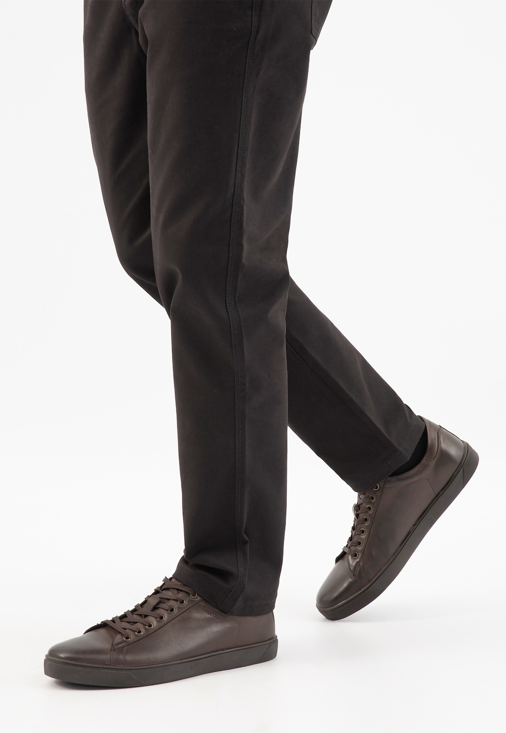 Ciemnobrązowe sznurowane półbuty męskie typu trampki 10170-52 Widok 7