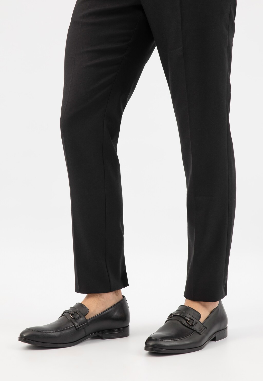 Černé pánské kožené mokasíny s kovovým detailem 10224-51 Widok 8