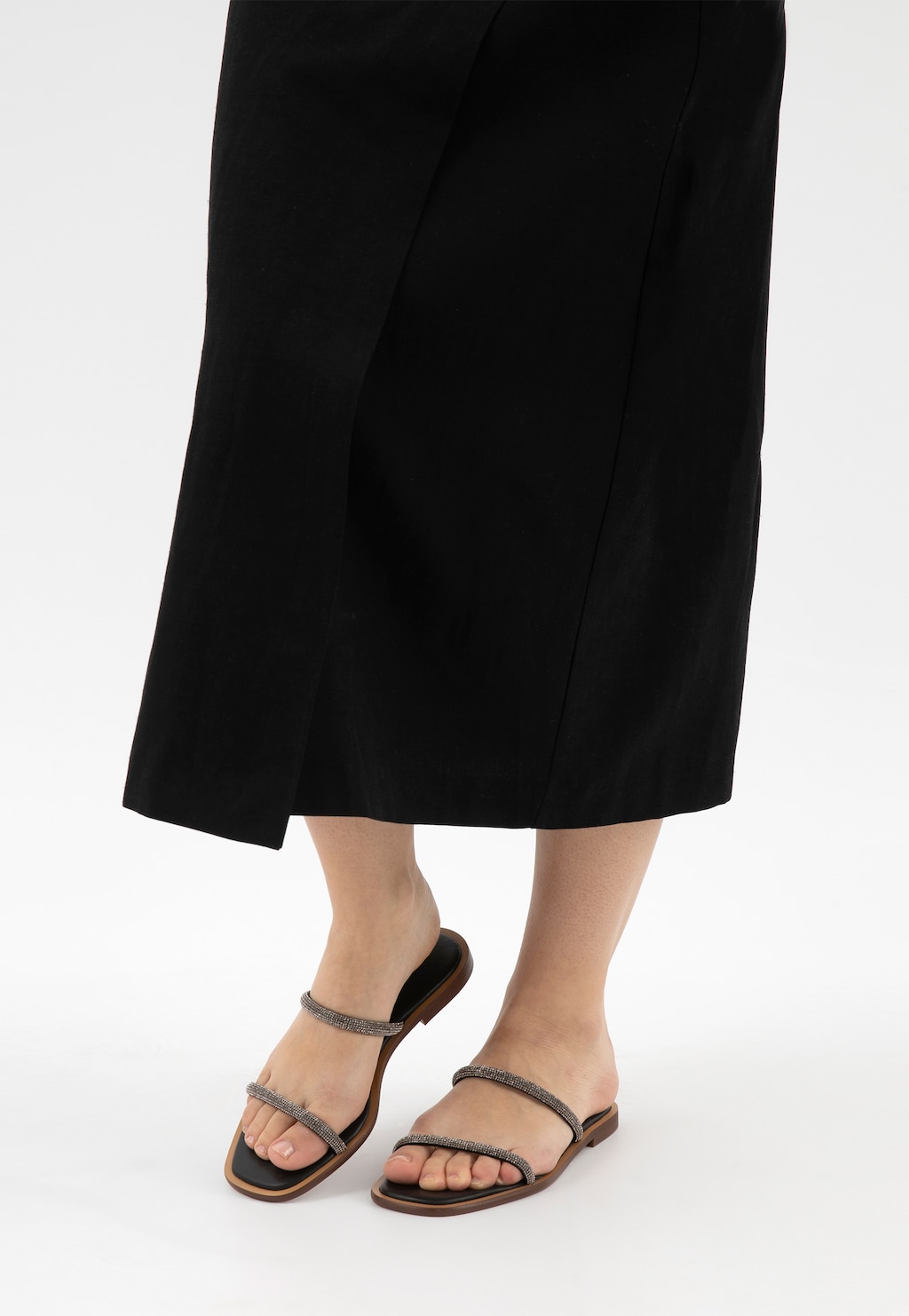 Czarne płaskie klapki zdobione kryształkami 74130-11 Widok 8