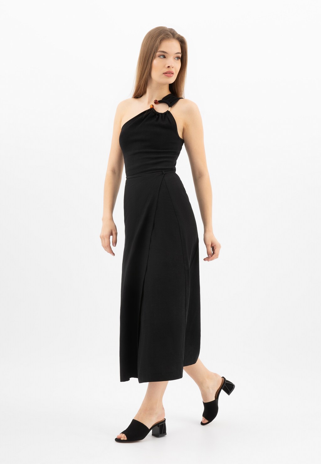 Černé pantofle z velurové kůže na širokém lakovaném podpatku 74146-61 Widok 10