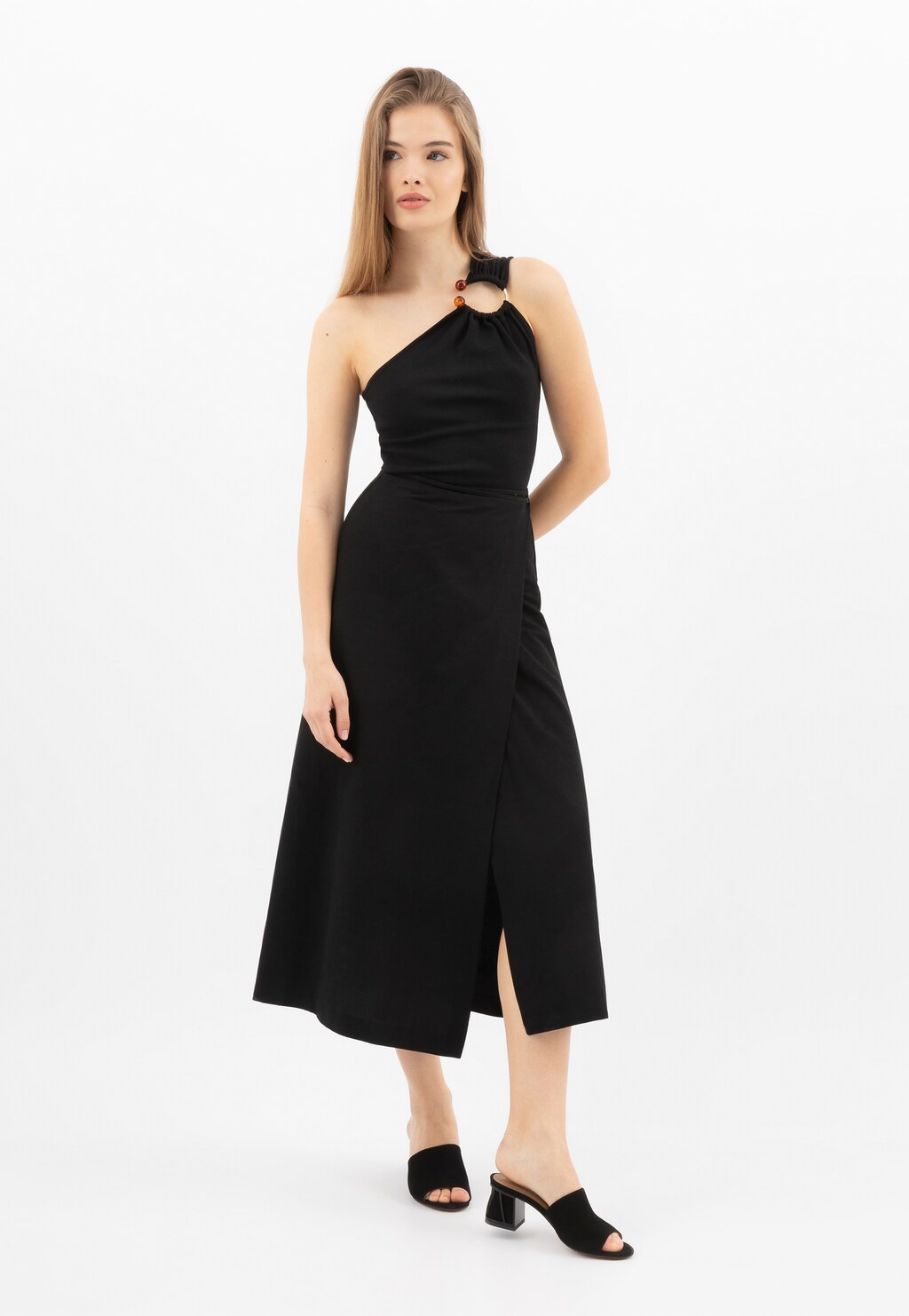 Černé pantofle z velurové kůže na širokém lakovaném podpatku 74146-61 Widok 1