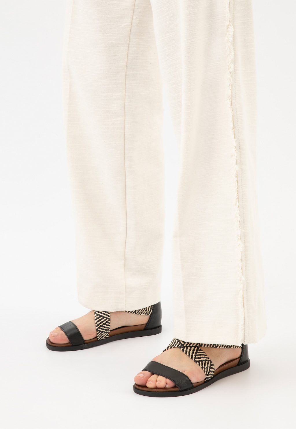 Čierne dámske sandále so zakrytou pätou a pletanými remienkami 76018-81 Widok 7