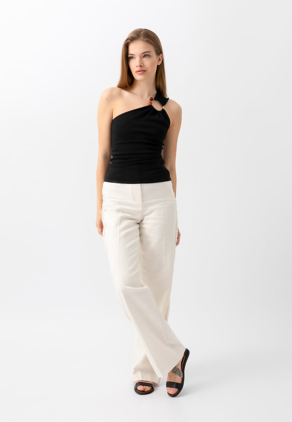 Čierne dámske sandále so zakrytou pätou a pletanými remienkami 76018-81 Widok 10