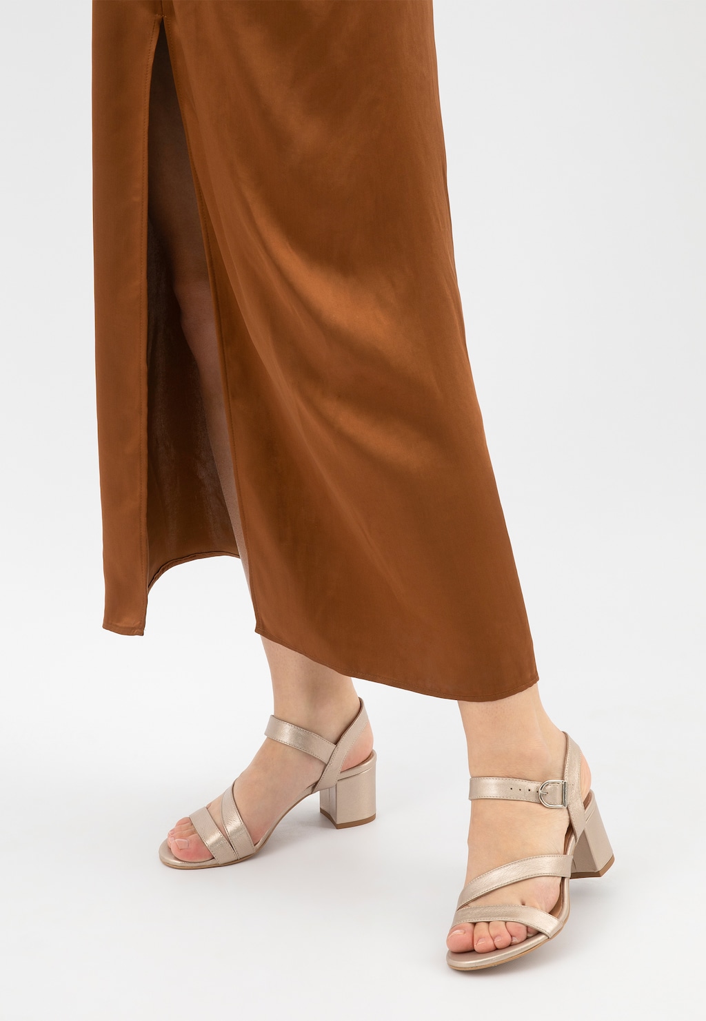 Zlaté kožené dámské sandály na podpatku 76205-68 Widok 7