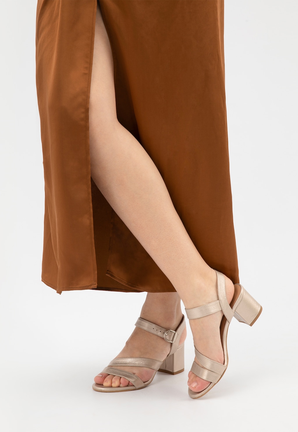 Zlaté kožené dámské sandály na podpatku 76205-68 Widok 8