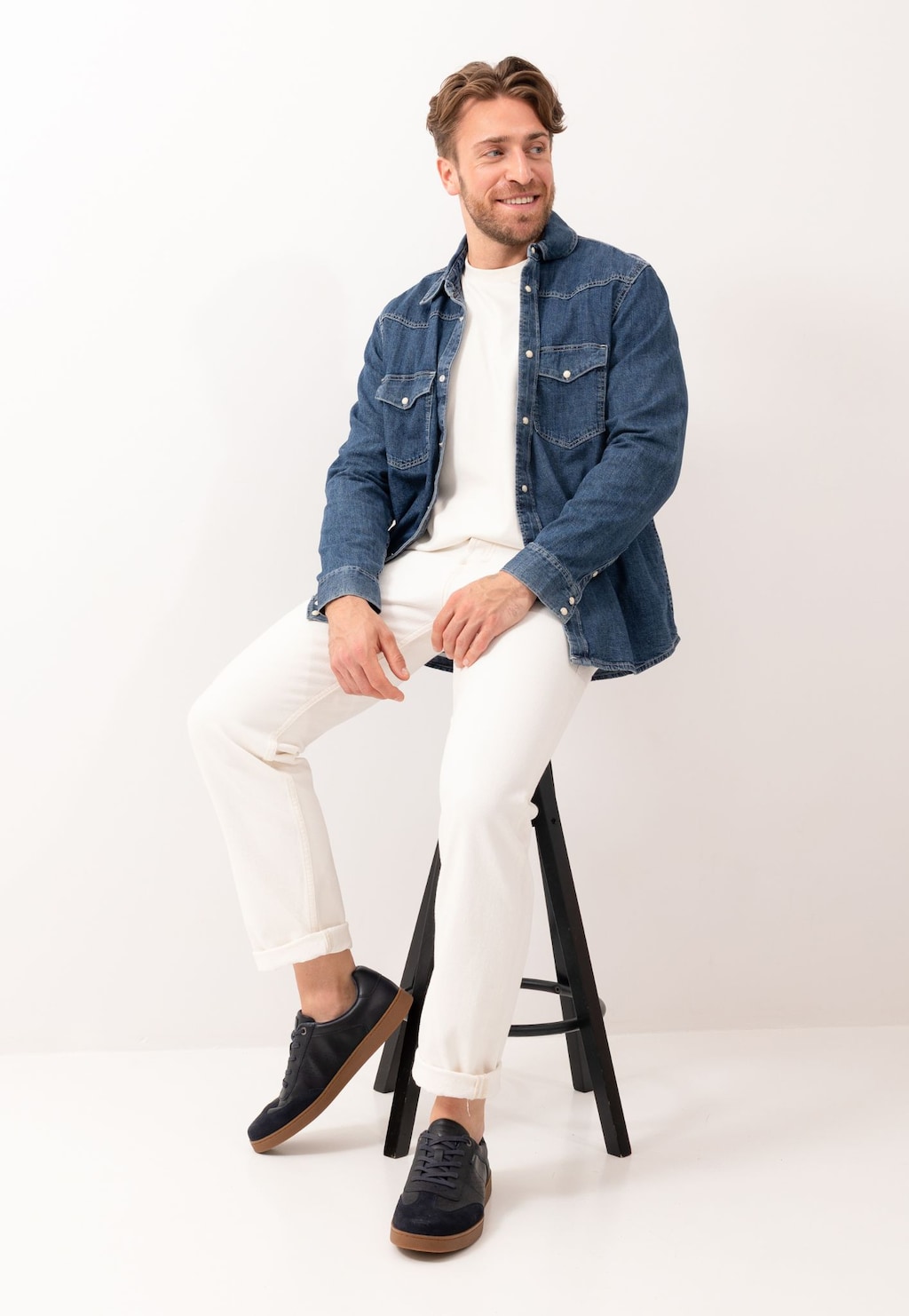 Pánské tenisky z tmavě modré lícové kůže a nubuku 10250-76 Widok 1