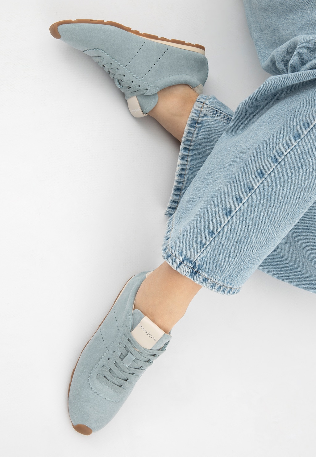 Jasnoniebieskie sneakersy na cienkiej podeszwie 46339-66 Widok 8