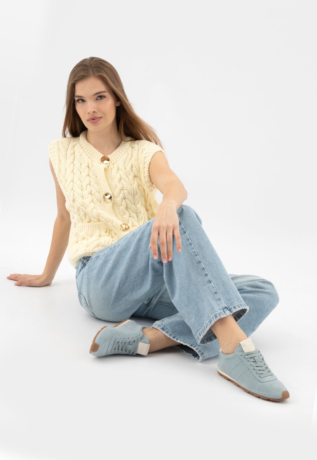 Jasnoniebieskie sneakersy na cienkiej podeszwie 46339-66 Widok 9