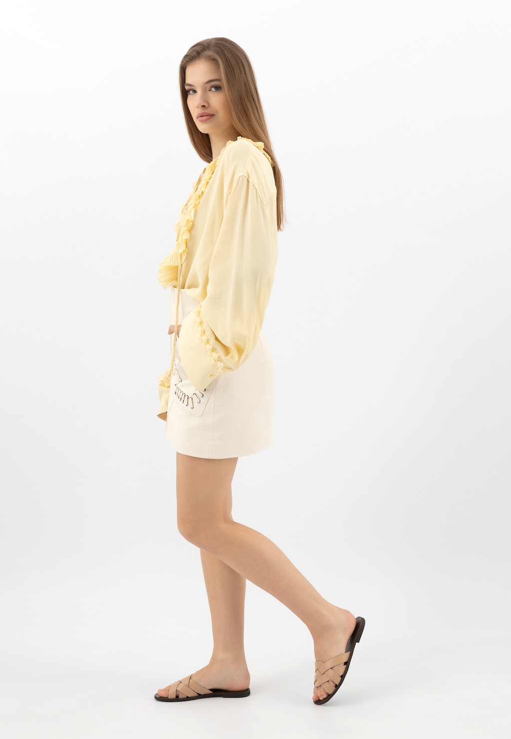 Beżowe skórzane klapki damskie z przeplatanymi paskami 74025-54 Widok 8