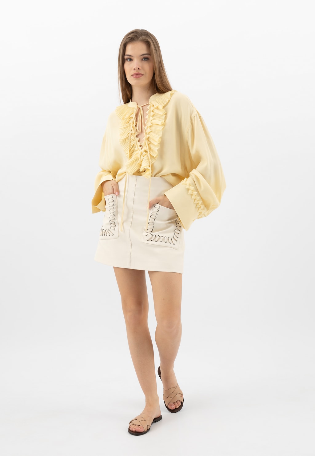 Beżowe skórzane klapki damskie z przeplatanymi paskami 74025-54 Widok 9