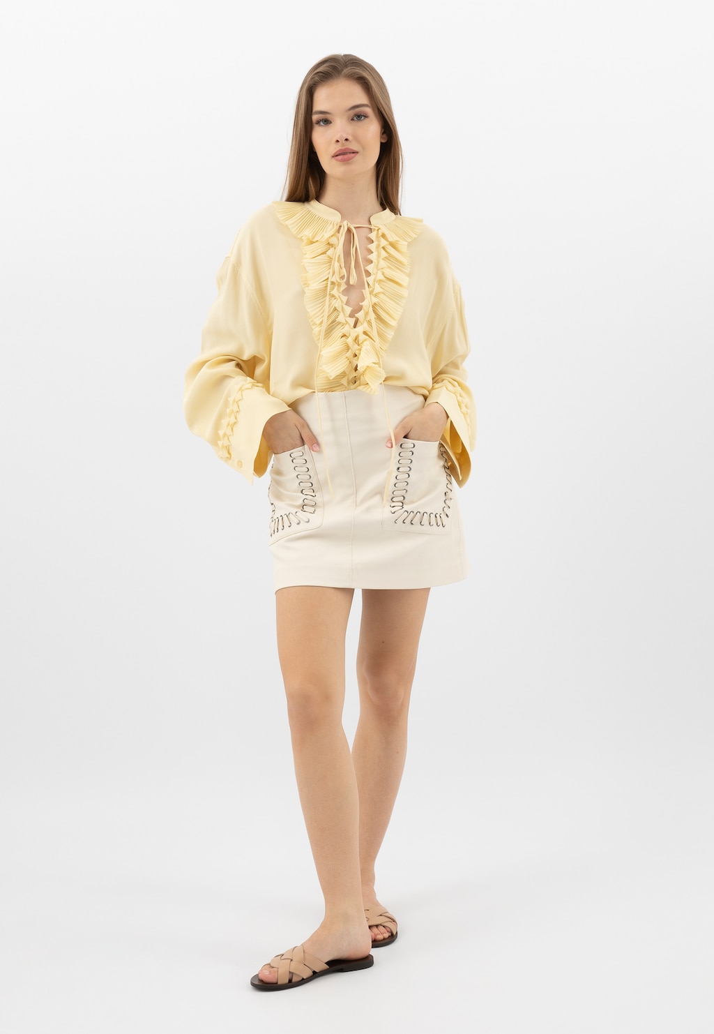 Beżowe skórzane klapki damskie z przeplatanymi paskami 74025-54 Widok 10