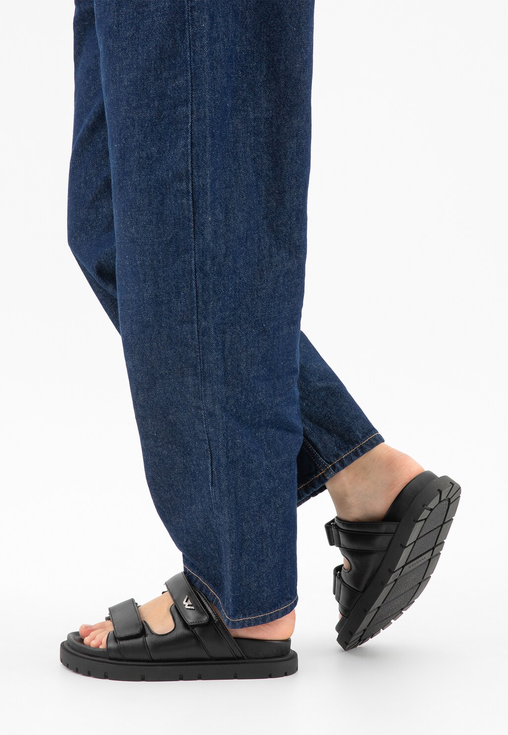 Čierne kožené dámske šľapky so suchými zipsami 74136-51 Widok 7