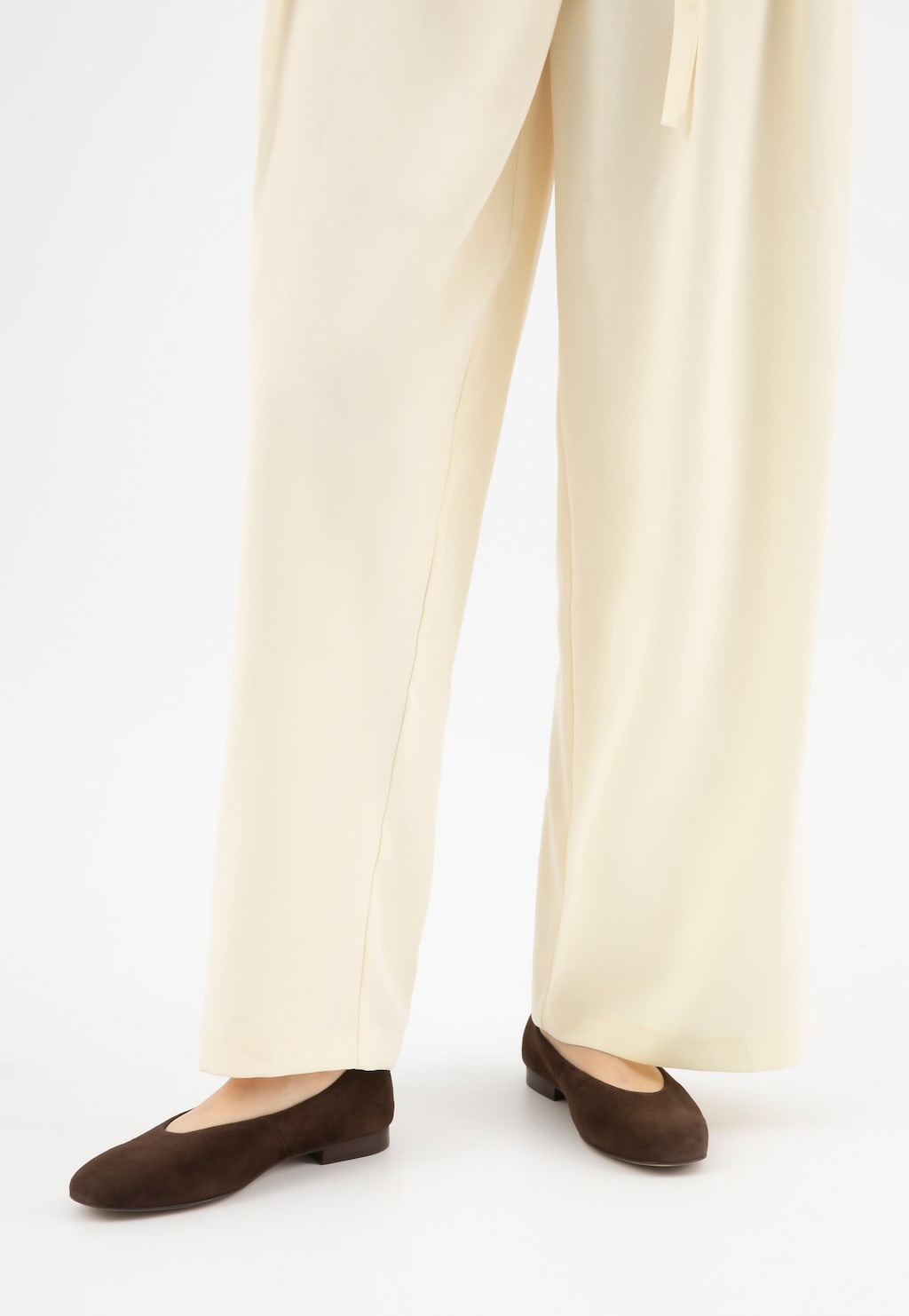 Tmavohnedé dámske balerínky zo semišovej kože 44003-62 Widok 8