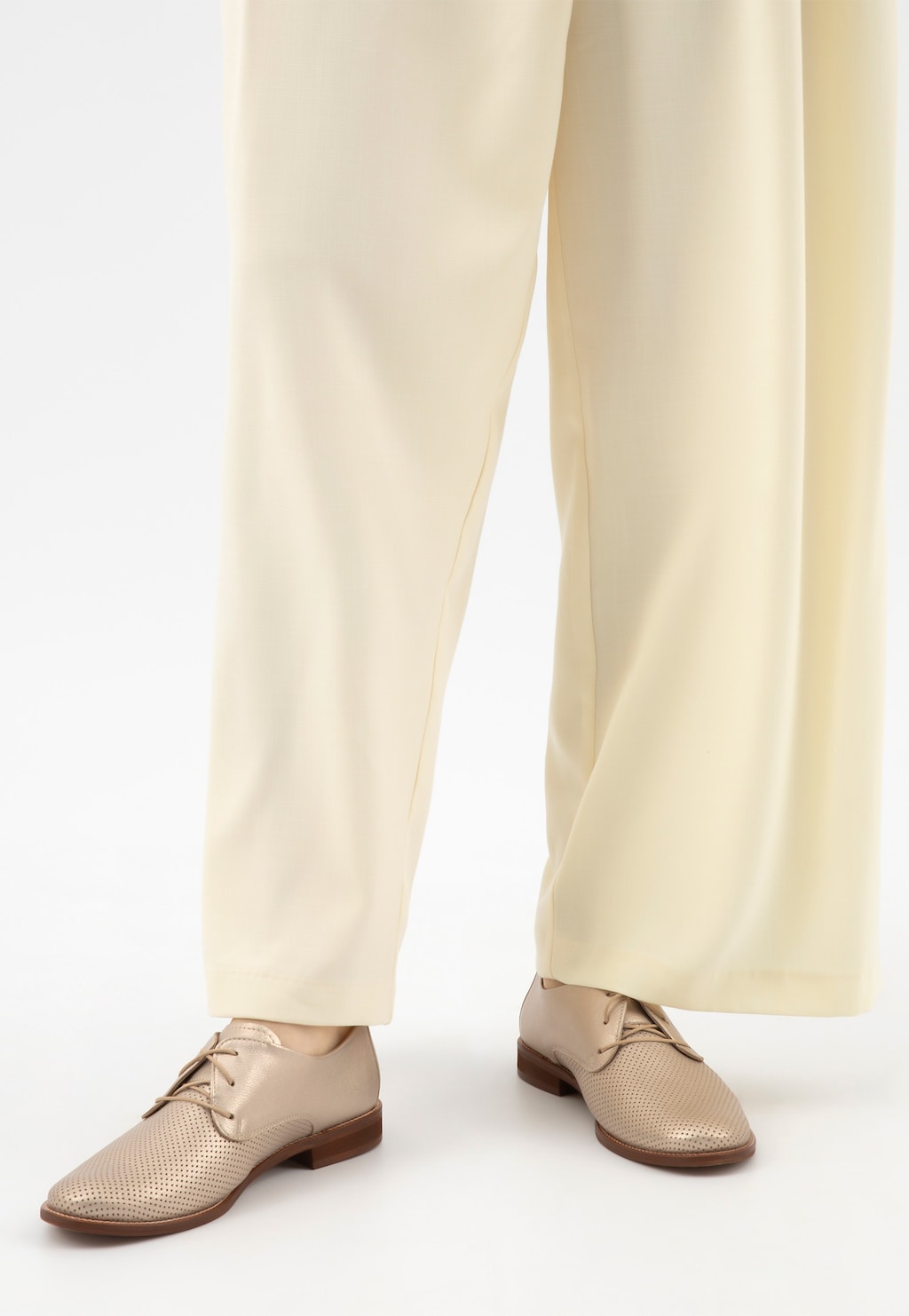 Zlaté kožené oxfordky pre ženy na hnedej podrážke 46342-58 Widok 8