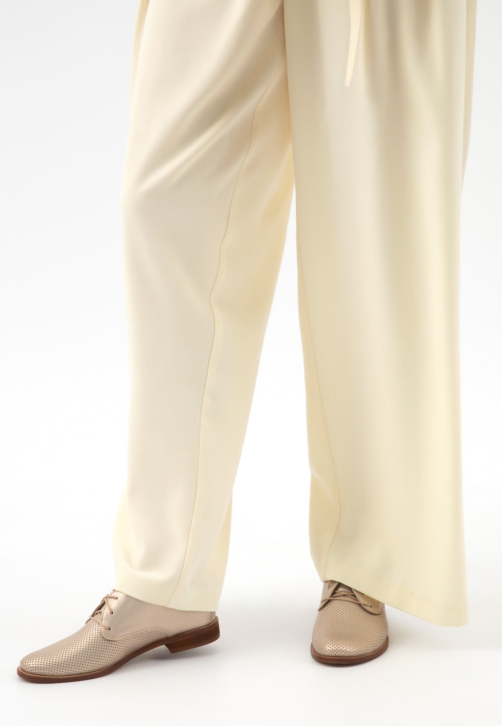 Zlaté kožené oxfordky pre ženy na hnedej podrážke 46342-58 Widok 9