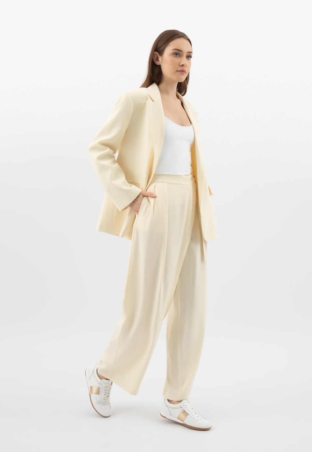 Biele kožené dámske poltopánky so zlatými detailmi 46343-79 Widok 1