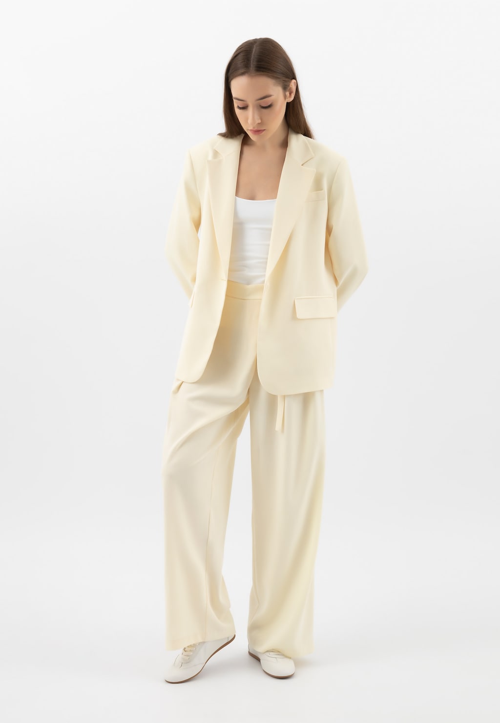 Bílé dámské sneakersy z lícové kůže 46347-59 Widok 10