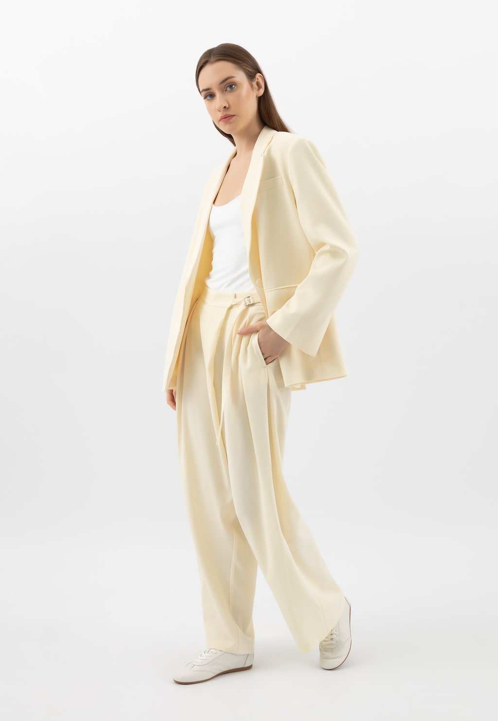 Bílé dámské sneakersy z lícové kůže 46347-59 Widok 1