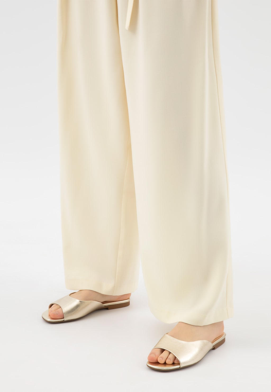 Zlaté dámské pantofle z fóliované lícové kůže 74137-58 Widok 7