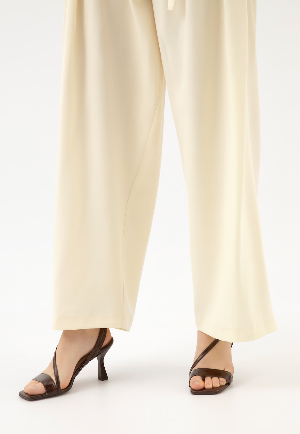 Hnedé lakované dámske sandále s tenkými remienkami 76200-32 Widok 7