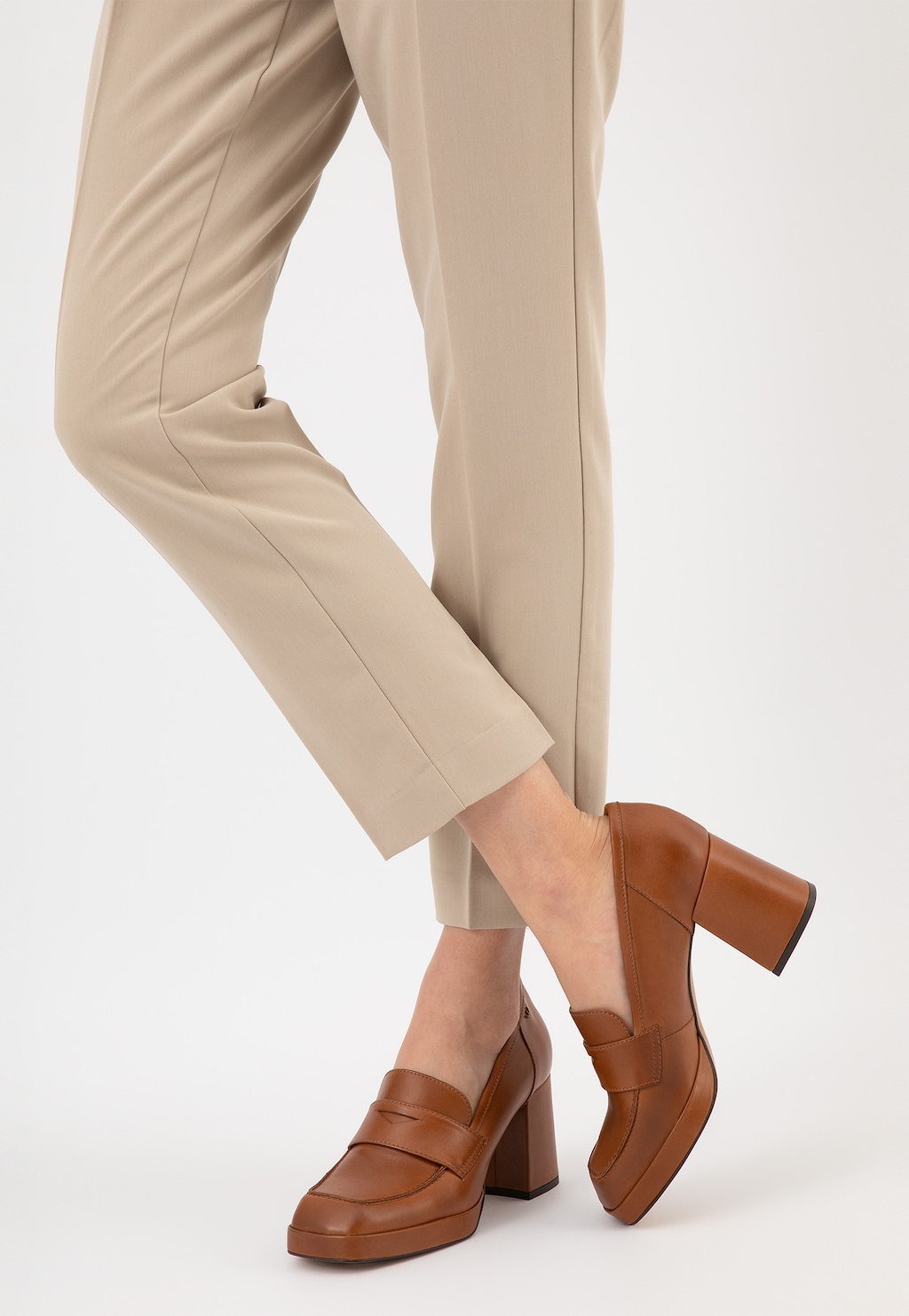 Brązowe mokasyny damskie z kwadratowym noskiem 46219-52 Widok 7