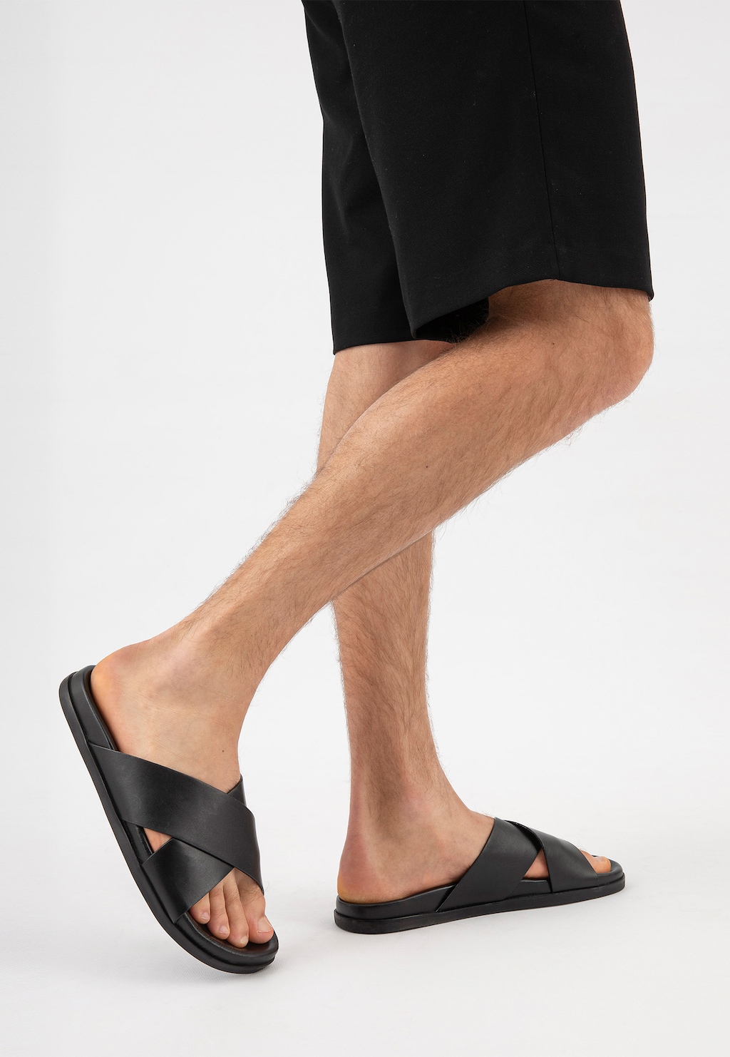 Czarne klapki męskie z gładkiej skóry licowej 32010-51 Widok 7