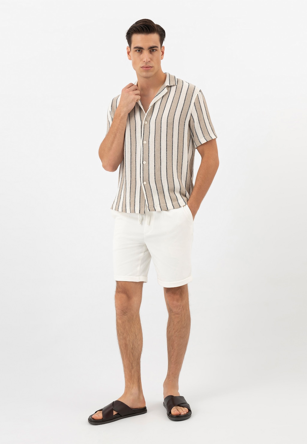 Letní pánské pantofle v tmavě hnědé barvě 32010-52 Widok 1