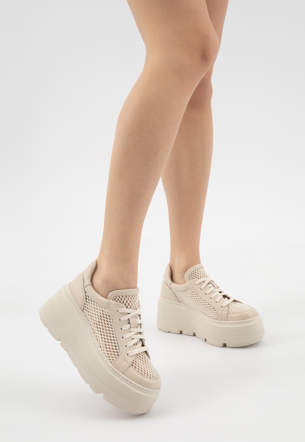 Dámské děrované tenisky na vysoké platformě 46372-84 Widok 7