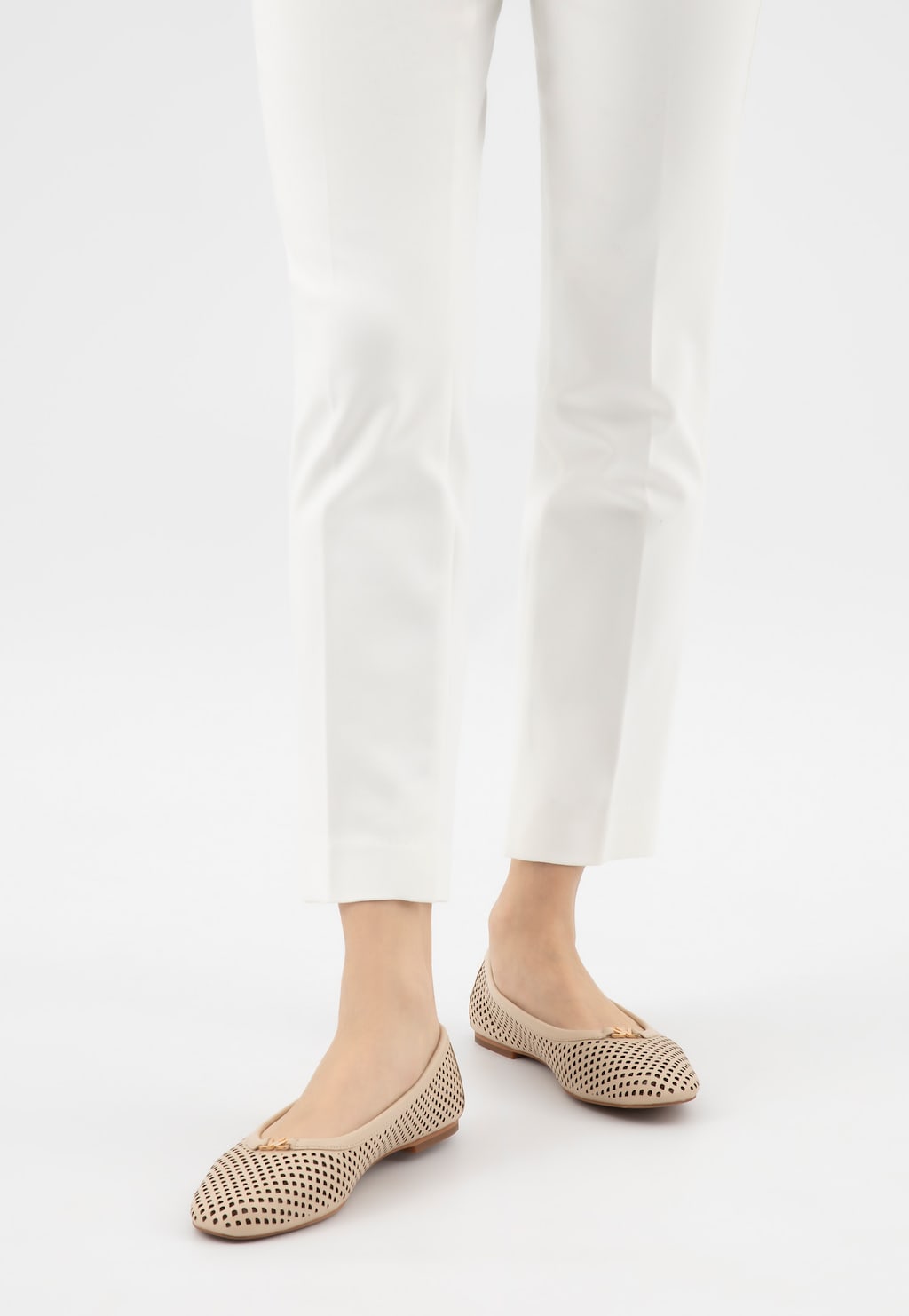 Béžové kožené dámske balerínky s ažúrovaním 44056-54 Widok 8