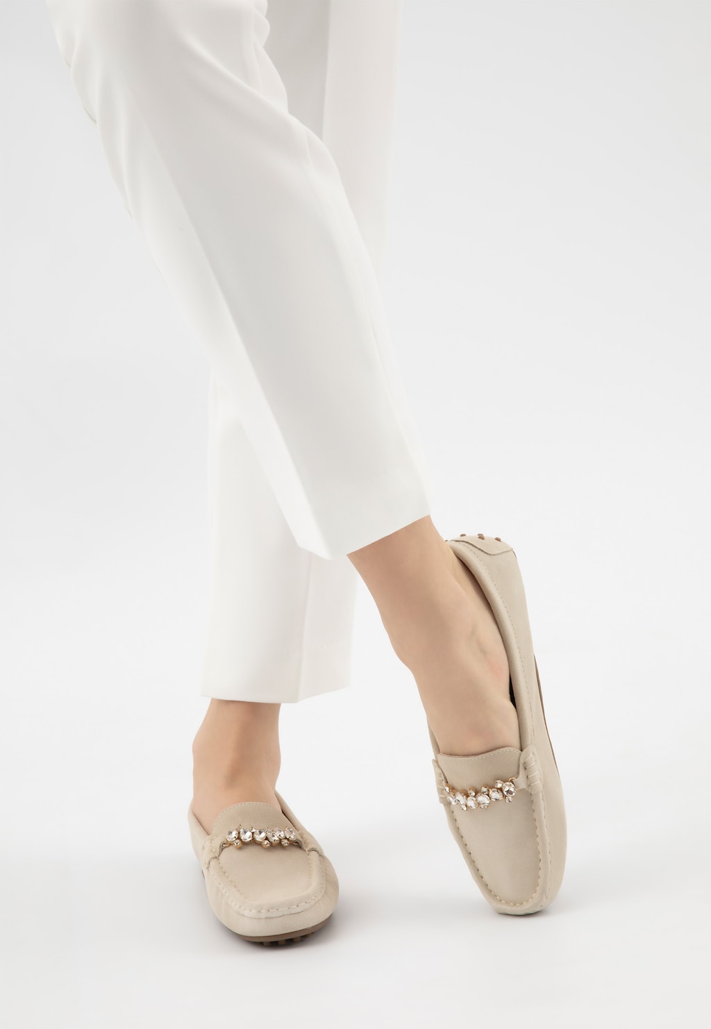 Béžové mokasíny s ozdobnou bižutériou 46328-64 Widok 9