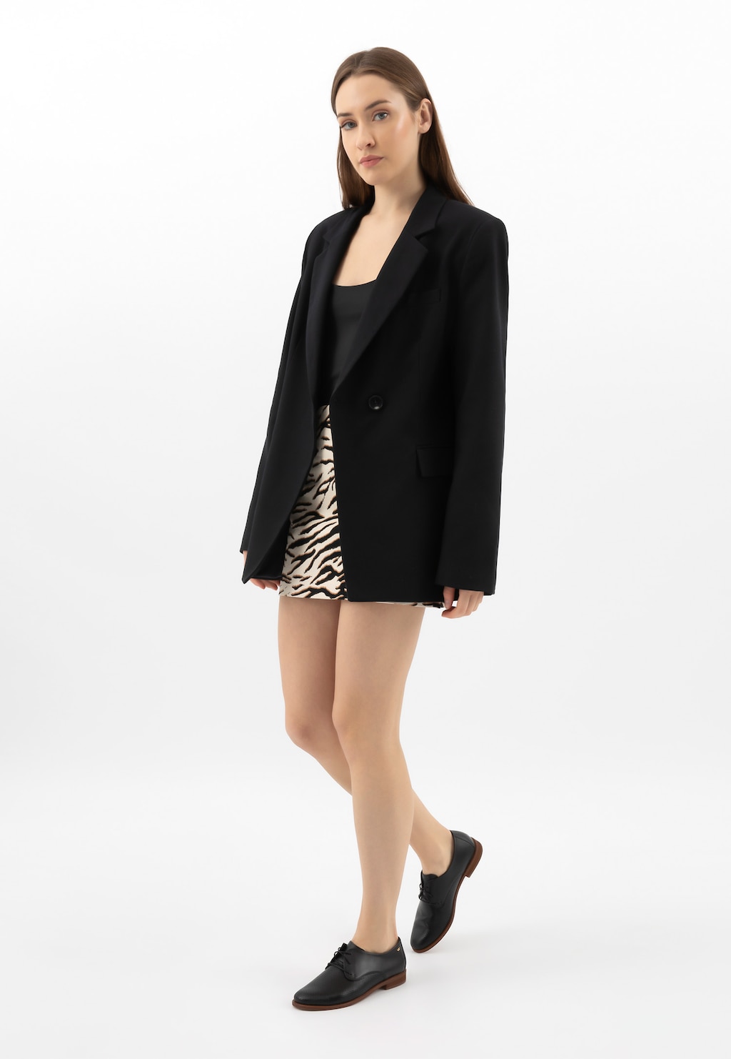 Čierne elegantné dámske oxfordky s perforovanou kožou 46342-51 Widok 1